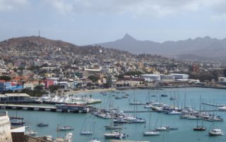 Blick auf die Hafenbucht von Mindelo, São Vicente, Kapverdische Inseln